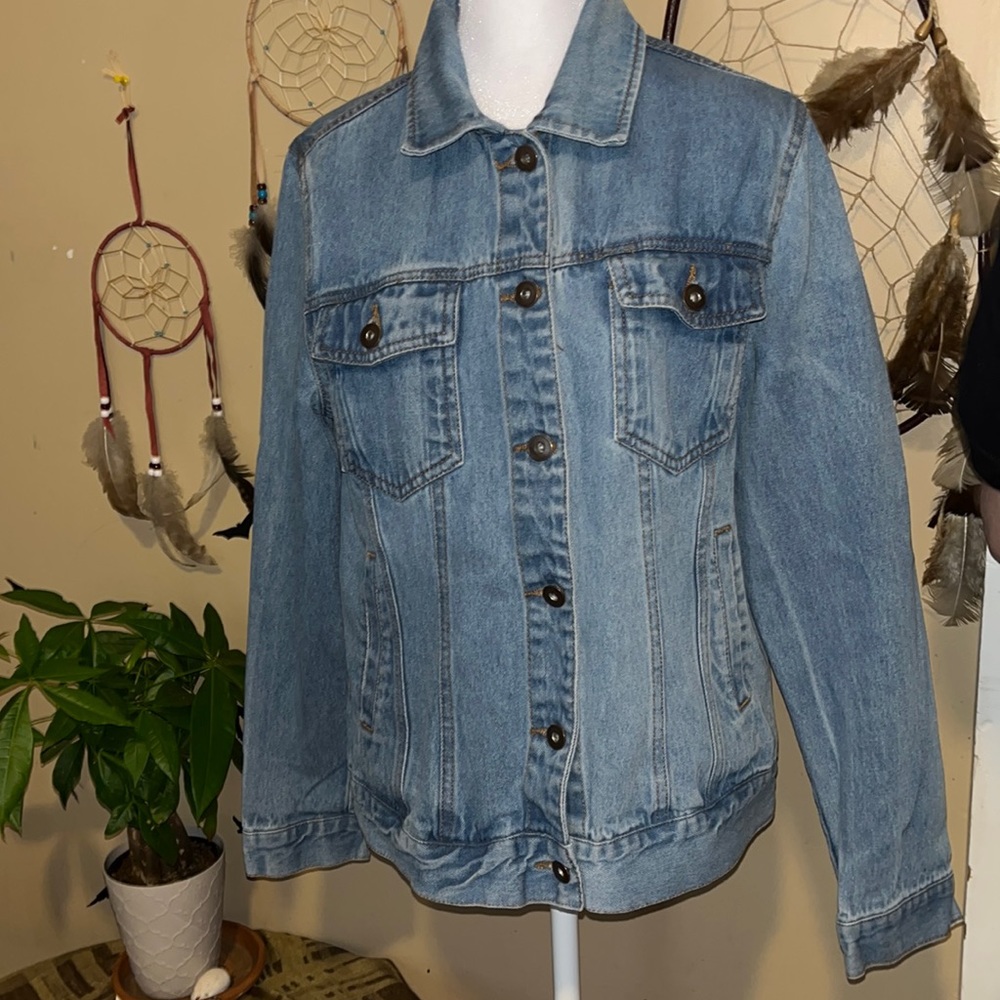 Forever 21. Stonewash denim jean jacket.